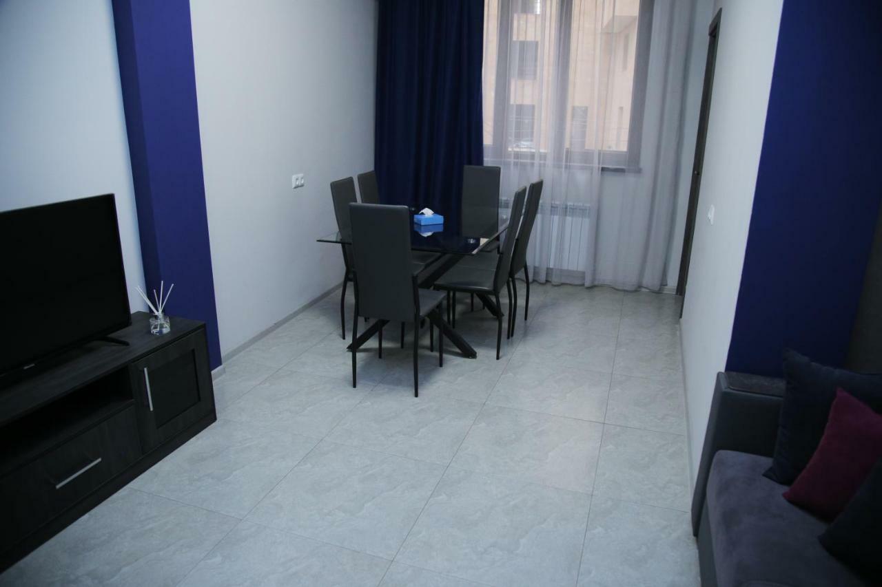 "Royal" Apartment #01 Erevan Esterno foto
