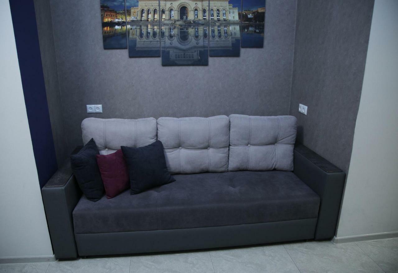 "Royal" Apartment #01 Erevan Esterno foto