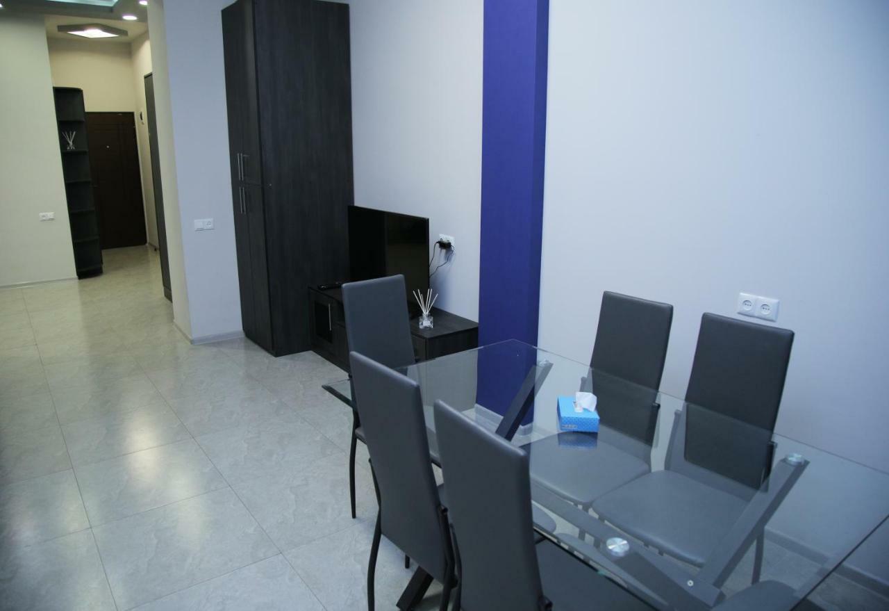 "Royal" Apartment #01 Erevan Esterno foto