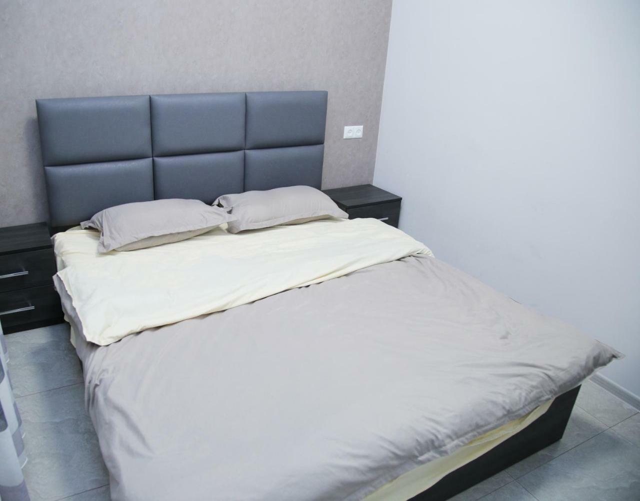 "Royal" Apartment #01 Erevan Esterno foto